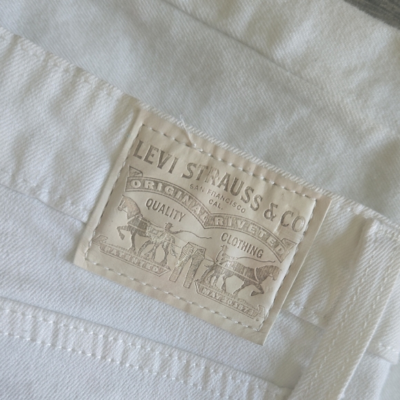 Levi's Women's White Boyfriend Jeans Size 27‎ wp10 - Picture 3 of 7